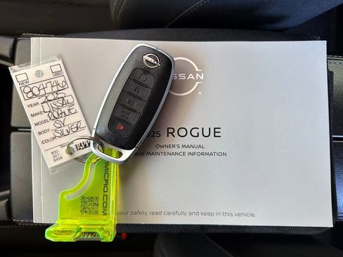 Used 2025 Nissan Rogue SV image 34