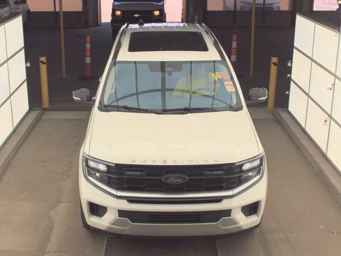 Used 2025 Ford Expedition Platinum w/ Platinum Ultimate Package AWD/4WD image 2