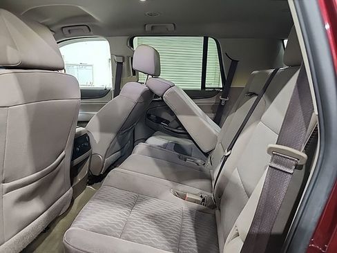 Used 2017 GMC Yukon SLE w/ SLE Value Package AWD/4WD image 12