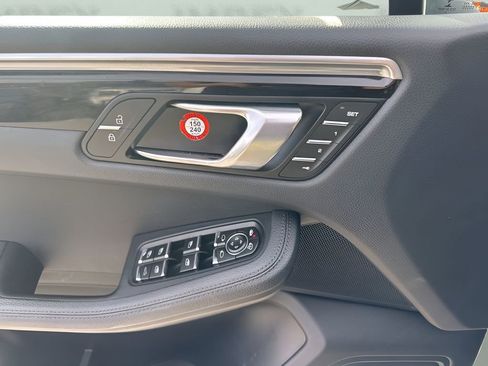 Used 2021 Porsche Macan image 27