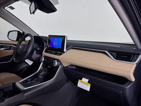 New 2025 Toyota RAV4 XLE image 27