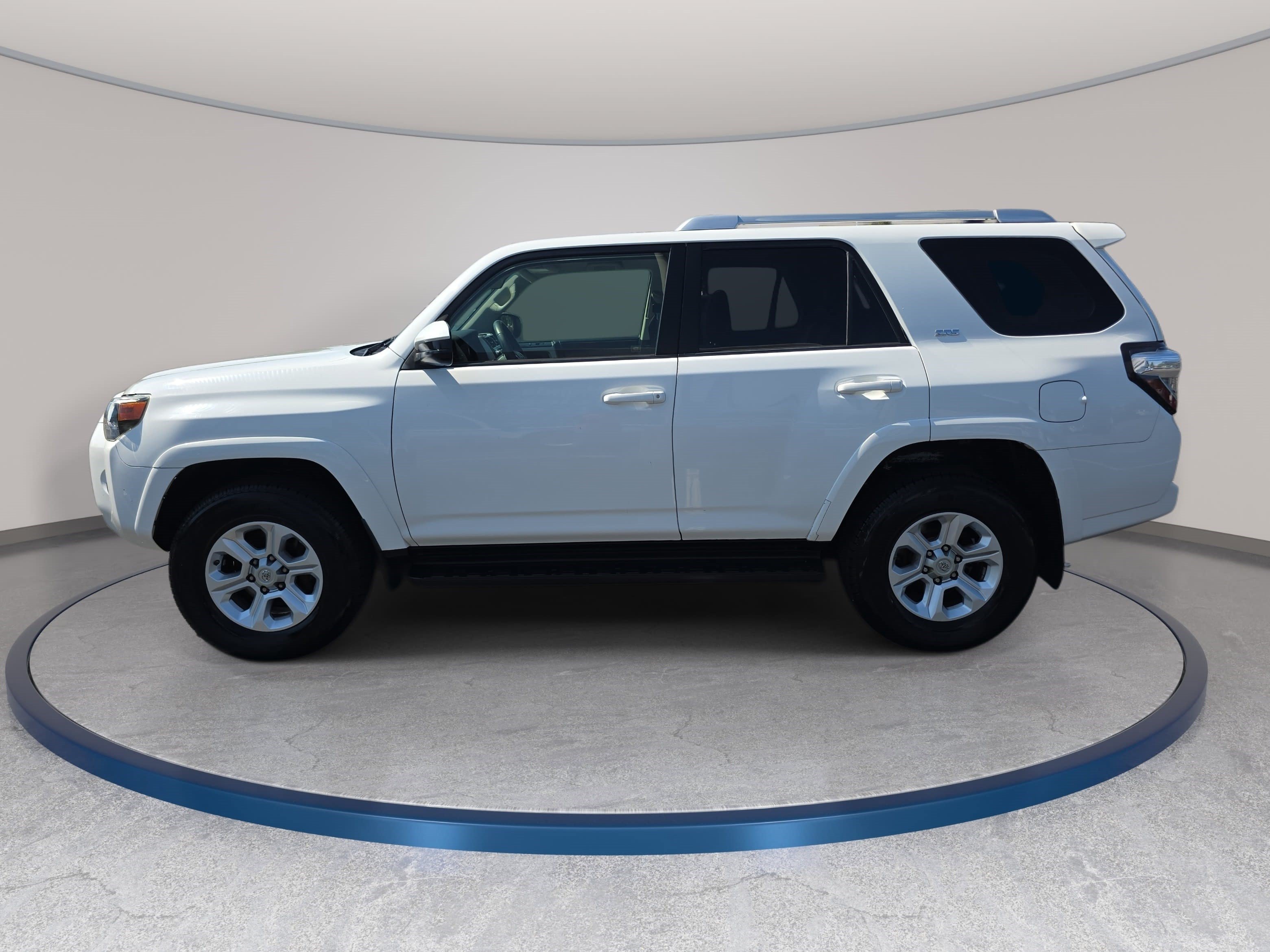 Used 2017 Toyota 4Runner SR5 AWD/4WD image 8
