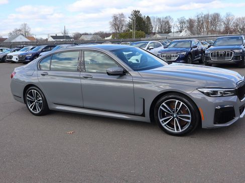 Used 2022 BMW 750i xDrive w/ Luxury Rear Seating Package image 3