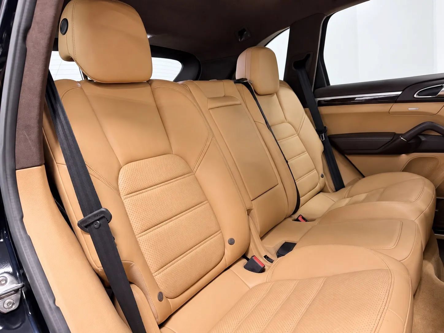 Used 2016 Porsche Cayenne Turbo AWD/4WD image 21