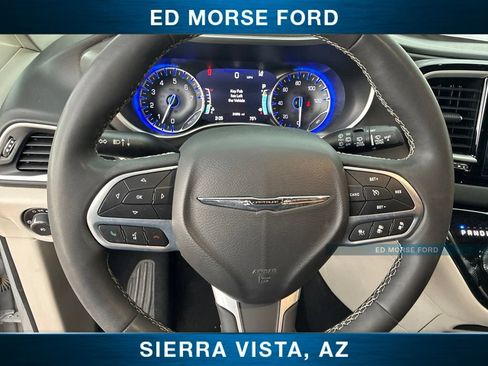 Used 2024 Chrysler Pacifica Touring-L FWD image 26
