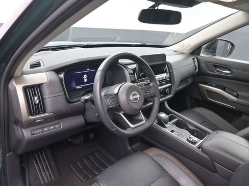 Used 2022 Nissan Pathfinder Platinum w/ Cargo Package image 19