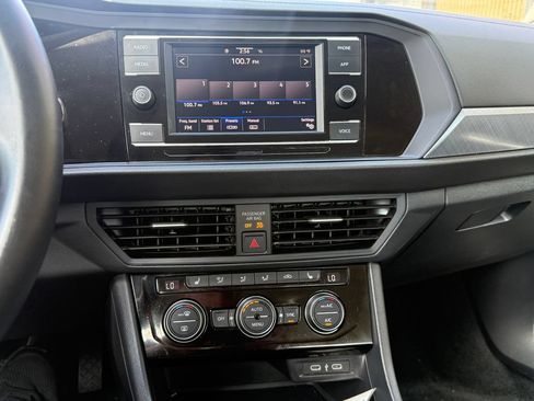 Used 2024 Volkswagen Jetta SE FWD image 19