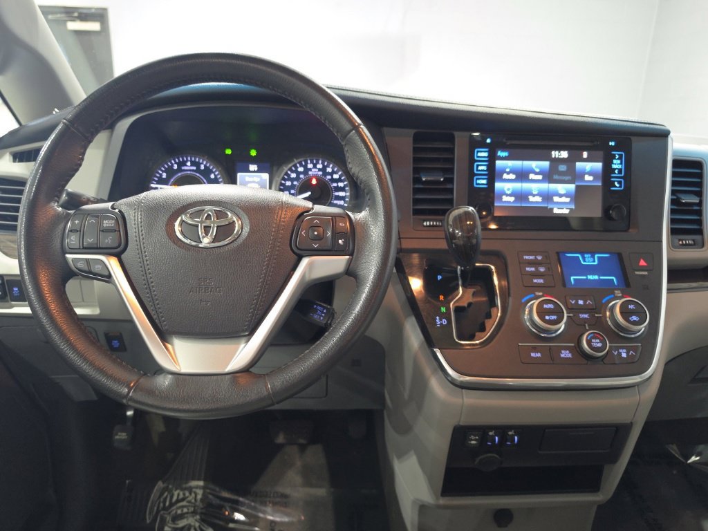 Used 2017 Toyota Sienna XLE FWD image 8