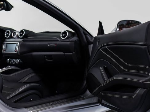 Used 2016 Ferrari California T image 47