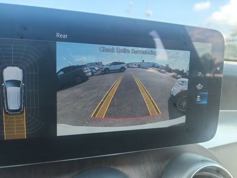 Used 2022 Mercedes-Benz GLC 300 4MATIC image 11