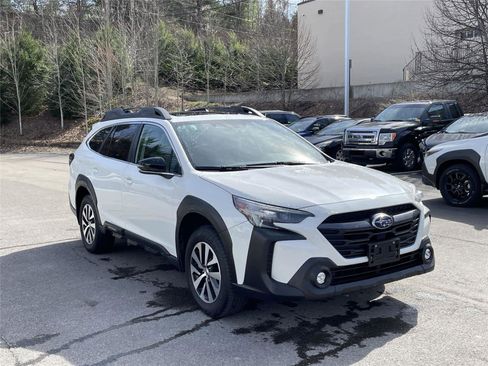 Used 2023 Subaru Outback Premium image 7