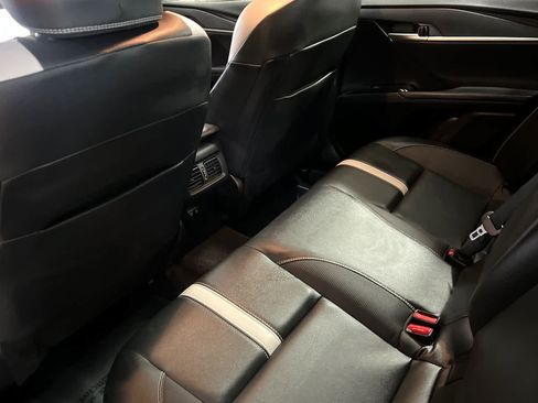 Used 2025 Toyota Camry SE FWD image 4