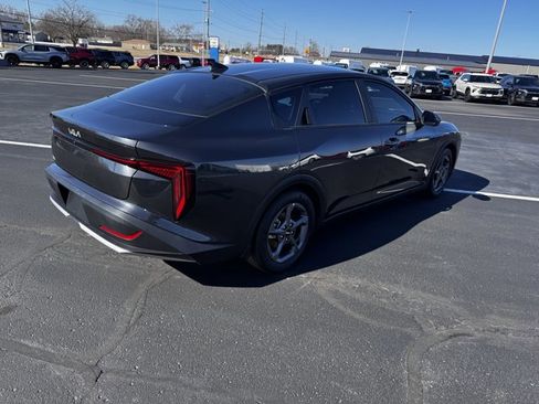 Used 2025 Kia K4 LXS image 2