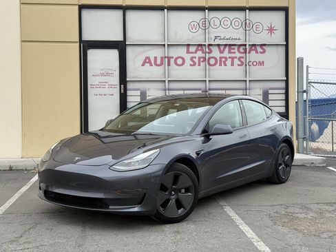 Used 2023 Tesla Model 3 Standard Range image 4