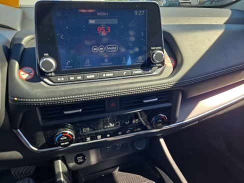 Used 2024 Nissan Rogue SV FWD image 10