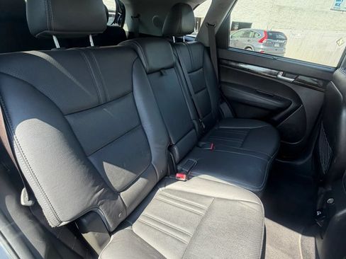 Used 2014 Kia Sorento SX w/ 3rd Row Package AWD/4WD image 29