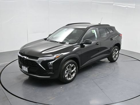 Used 2026 Chevrolet Trax LT w/ Sunroof Package FWD image 59