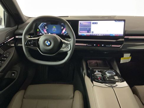Certified 2025 BMW 530i w/ Premium Package RWD image 9