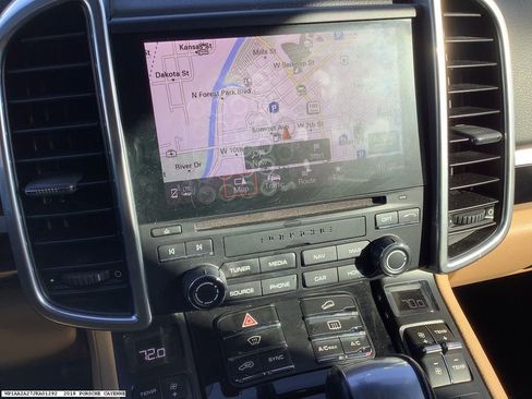 Used 2018 Porsche Cayenne image 9