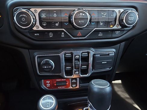 Used 2023 Jeep Gladiator Rubicon w/ Cold Weather Group AWD/4WD image 27