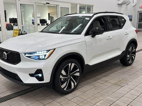 New 2026 Volvo XC40 B5 Ultra w/ Protection Package Premier image 9