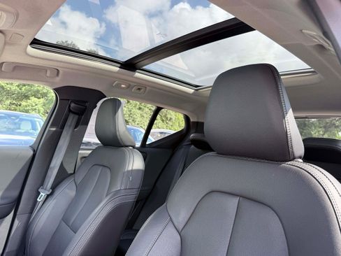 Certified 2025 Volvo XC40 B5 Core AWD/4WD image 13