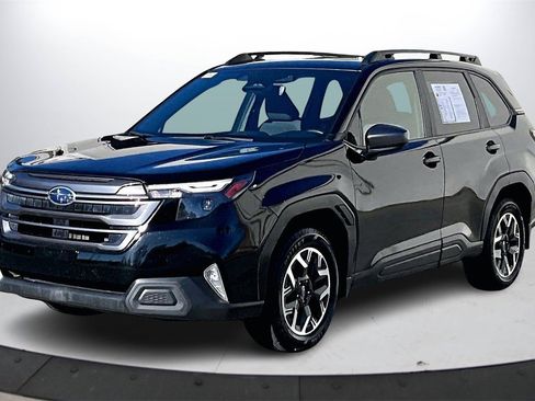 Used 2025 Subaru Forester Premium image 4
