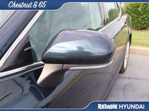 Used 2019 Toyota Camry XLE FWD image 13