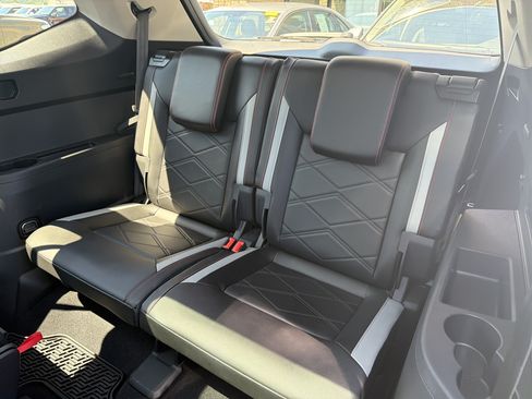 Used 2024 Volkswagen Atlas Peak Edition SE AWD/4WD image 25