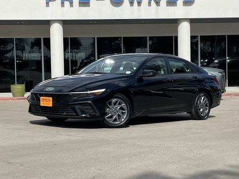Used 2024 Hyundai Elantra SEL image 1