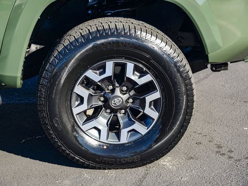 Used 2022 Toyota Tacoma TRD Sport image 11