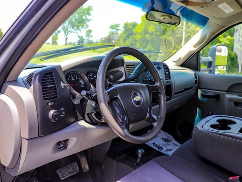 Used 2013 Chevrolet Silverado 2500 W/T w/ Snow Plow Prep Package image 16