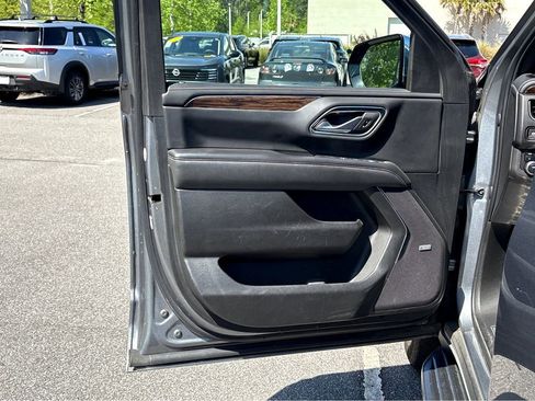 Used 2022 Chevrolet Suburban Premier AWD/4WD image 18