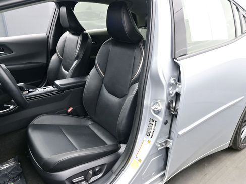 Used 2025 Toyota Prius XLE image 12