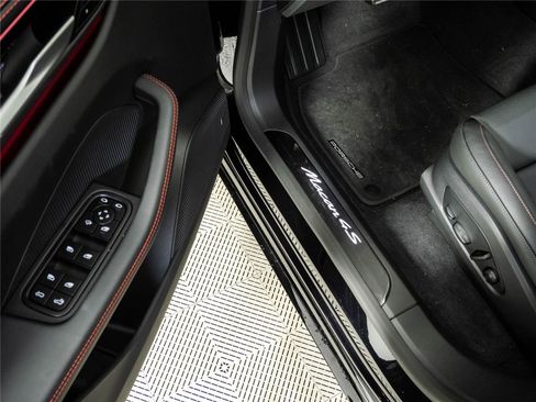 New 2026 Porsche Macan 4S Electric AWD/4WD image 8