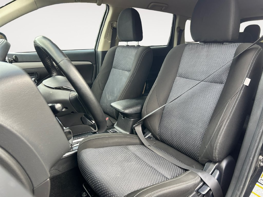 Used 2018 Mitsubishi Outlander SE AWD/4WD image 9