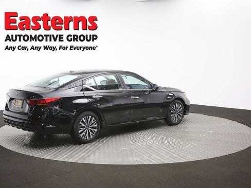 Used 2025 Nissan Altima 2.5 SV FWD image 39