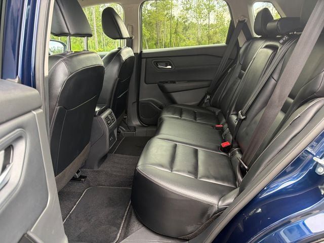 Used 2026 Nissan Rogue SL FWD image 6