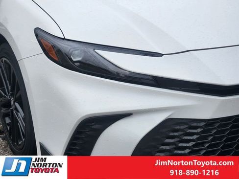 Used 2025 Toyota Camry SE image 9