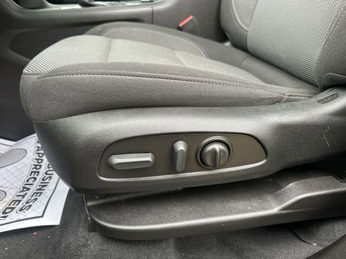 Used 2023 Chevrolet Traverse LT image 12