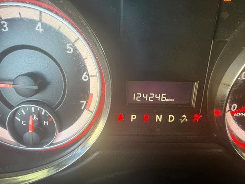 Used 2014 Dodge Grand Caravan SXT image 27