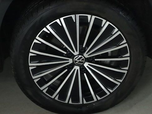 Used 2025 Volkswagen Taos SE image 10