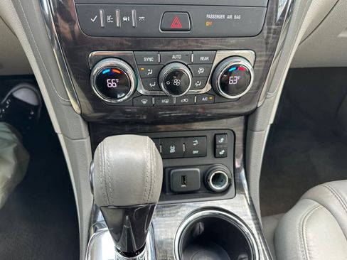 Used 2017 Buick Enclave Leather FWD image 12