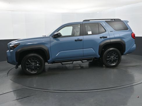 Used 2025 Toyota 4Runner SR5 AWD/4WD image 2