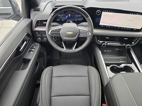 New 2026 Chevrolet Suburban Premier image 4