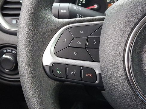 Used 2023 Jeep Renegade Latitude image 22