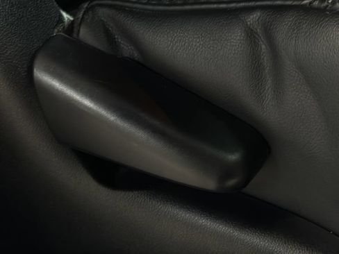 Used 2018 Toyota Tacoma SR5 AWD/4WD image 12