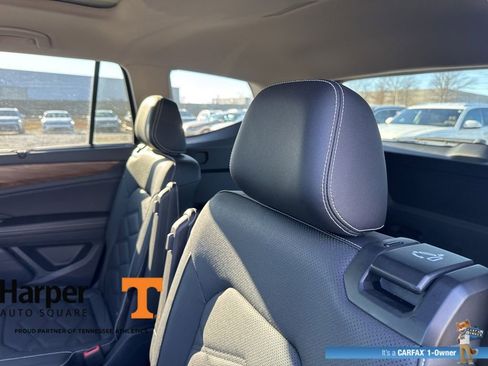 Used 2025 Volkswagen Atlas SE w/ Panoramic Sunroof Package image 9