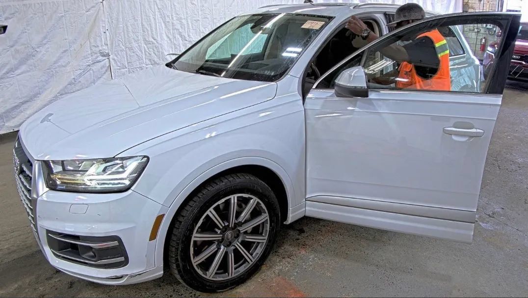 Used 2017 Audi Q7 3.0T Prestige AWD/4WD image 1