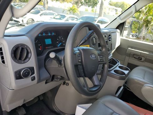 Used 2024 Ford E-350 and Econoline 350 Super Duty w/ Power Windows & Locks Group image 12